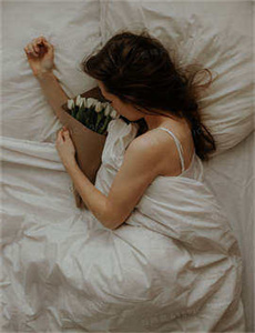 日本一卡二卡三卡四卡试看-夜场女